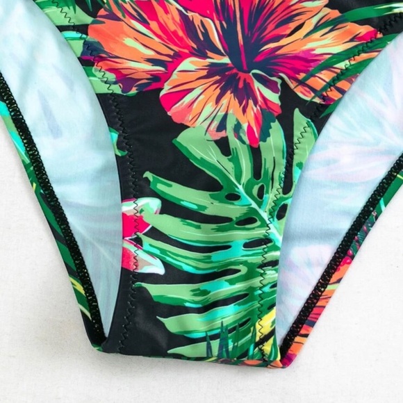 NWOT Floral Bathingsuit - Picture 2 of 8